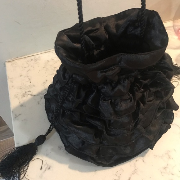 H&M ruffled black shoulder bag - Picture 6 of 6